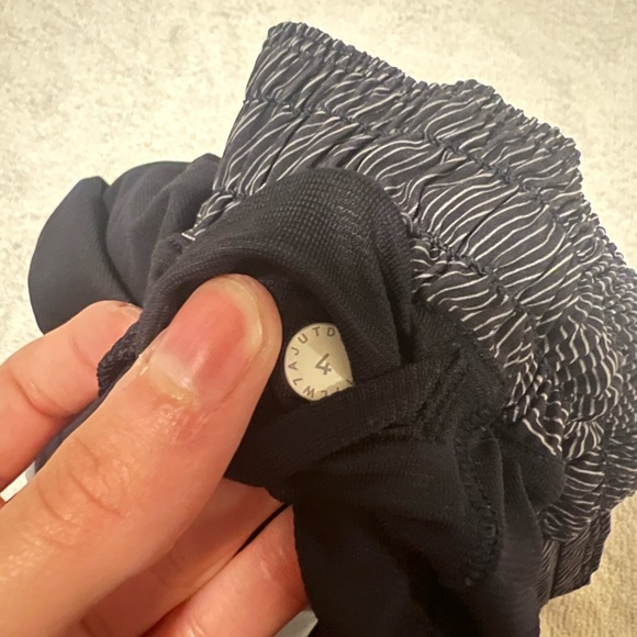 Lululemon hotty hot shorts - Picture 5 of 5